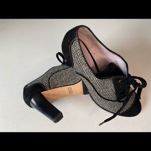 Johnston & Murphy Gail Piped Oxford Pumps